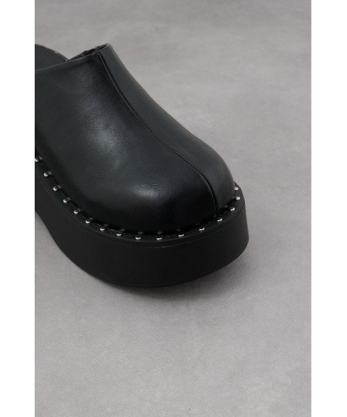 AZUL by moussy(アズールバイマウジー)の「スタッズデザインプラットフォームサボサンダル(サンダル・レディース・ブラック/ブロンズ・SMALL/MEDIUM/LARGE)」の7枚目の写真