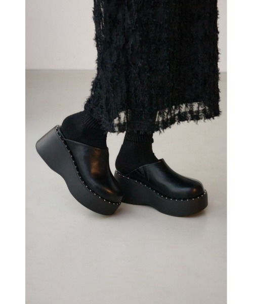 AZUL by moussy(アズールバイマウジー)の「スタッズデザインプラットフォームサボサンダル(サンダル・レディース・ブラック/ブロンズ・SMALL/MEDIUM/LARGE)」の15枚目の写真