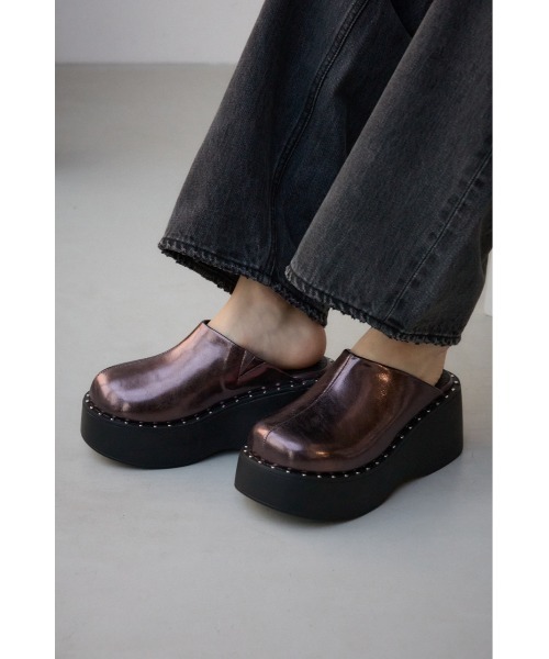 AZUL by moussy(アズールバイマウジー)の「スタッズデザインプラットフォームサボサンダル(サンダル・レディース・ブラック/ブロンズ・SMALL/MEDIUM/LARGE)」の17枚目の写真