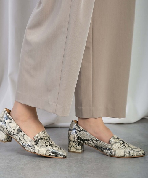 RAW FUDGE(ローファッジ)の「ハイウエストクロスタックパンツ(スラックス・レディース・ベージュ/グレー/ブラック・M)」の16枚目の写真