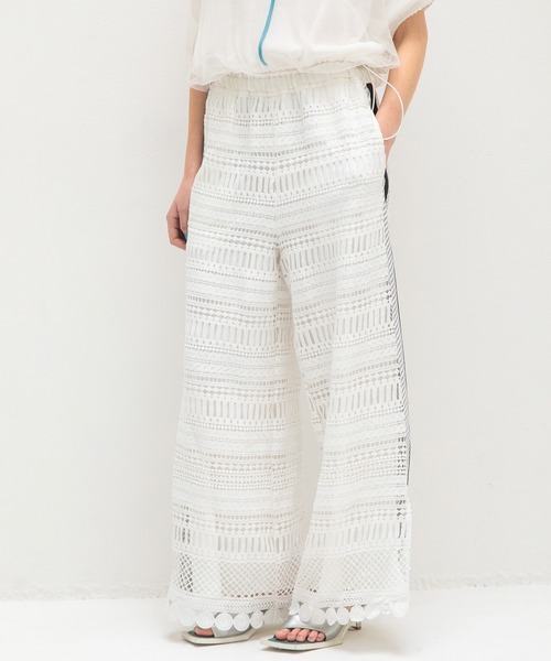 AULA AILA(アウラアイラ)の「レースストライプサイドラインパンツ(その他パンツ・レディース・ブラック/ネイビー/ホワイト・0/1)」の2枚目の写真