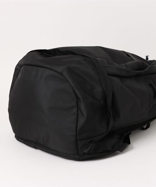 NEW ERA(ニューエラ)の「【NEW ERA/ニューエラ】SPORTS PACK 1680D(バックパック/リュック・メンズ・ブラック・FREE)」の2枚目の写真