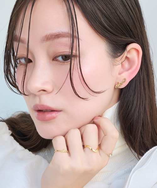 Phoebe(フィービィー)の「ラッキーレターピアス&イヤリング/片耳(ピアス(片耳用)・レディース・ゴールド系1/ゴールド系3/ゴールド系2・FREE)」の7枚目の写真