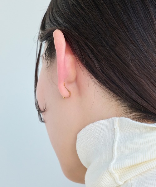 Phoebe(フィービィー)の「ラッキーレターピアス&イヤリング/片耳(ピアス(片耳用)・レディース・ゴールド系1/ゴールド系3/ゴールド系2・FREE)」の8枚目の写真