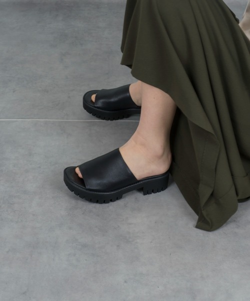 【Mollini】新品未使用 ゴールド フラットサンダル 37 Mollini サンダル 「Mollini/モリーニ」レザーサンダル 厚底