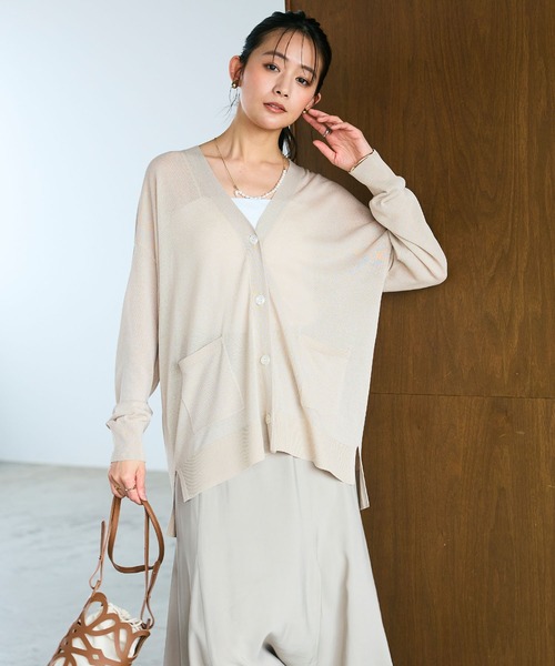 CROSS FUNCTION（クロスファンクション）の「《洗える》サマナチュラオーバーサイズシアーVネックニットカーディガン【CF/クロスファンクション】（カーディガン/ボレロ・レディース・ライトピンク/オフホワイト/ミント/ライトグレー/ブラック/ベージュ/イエロー/ブルー・L/M/LL）」の4枚目の写真