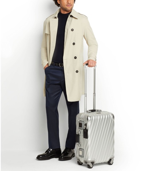 TUMI(トゥミ)の「19 DEGREE ALUMINUM インターナショナル・キャリーオン スーツケース(機内持ち込みサイズ) 1泊~3泊程度(スーツケース/キャリーバッグ・メンズ・ブラック系その他・FREE)」の2枚目の写真