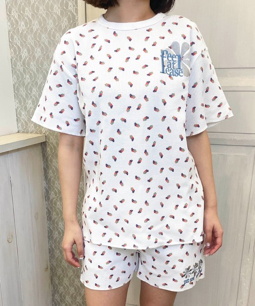 Casselini(キャセリーニ)の「【FRUIT OF THE LOOM × Casselini】フルーツ柄ルームウェア(ルームウェア/パジャマ・レディース・ホワイト/サックスブルー・FREE)」の2枚目の写真