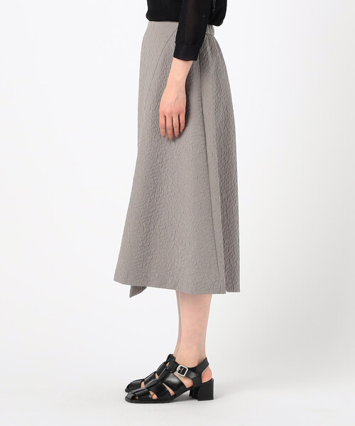 Gabardine K.T(ギャバジンケーティー)の「風通ジャカード 巻き風スカート(スカート・レディース・ブラック/グレー・9号)」の8枚目の写真
