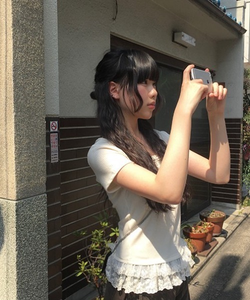 anyonemore（エニワンモア）の「裾ティアードレースフリルボタン半袖Tシャツ（Tシャツ/カットソー・レディース・アイボリー・FREE）」の9枚目の写真