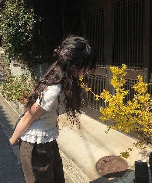 anyonemore（エニワンモア）の「裾ティアードレースフリルボタン半袖Tシャツ（Tシャツ/カットソー・レディース・アイボリー・FREE）」の12枚目の写真