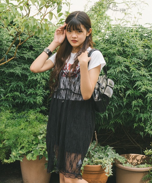 URBAN CHERRY（アーバンチェリー）の「【MELTY BUNNY/メルティバニー】レースキャミワンピース+ロゴデザインちびTシャツ（Tシャツ/カットソー・キッズ・ホワイト/ピンク/ブルー・XS/S/M）」の2枚目の写真