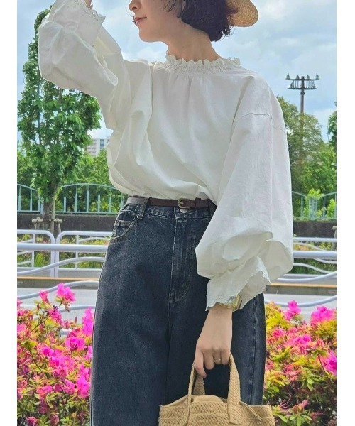 Samansa Mos2（サマンサ モスモス）の「襟レースシャーリング袖タックブラウス（シャツ/ブラウス・レディース・ブルー/チャコールグレー/パープル/ミント/オフホワイト・F）」の2枚目の写真