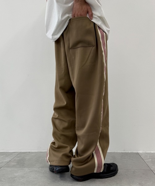 WEGO（ウィゴー）の「WEGO/ライントラックパンツ（スウェットパンツ・メンズ・ベージュ/ブラック・FREE）」の9枚目の写真