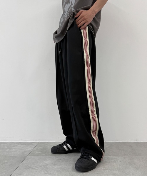 WEGO（ウィゴー）の「WEGO/ライントラックパンツ（スウェットパンツ・メンズ・ベージュ/ブラック・FREE）」の22枚目の写真