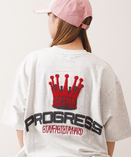1111clothing(ワンフォークロージング)の「クラウン サガラ刺繍 スウェットTシャツ / Crown Sagara Embroidery Sweat T-Shirt(Tシャツ/カットソー・メンズ・グレイッシュベージュ/ホワイト系/ブラック・M/XL/L)」の1枚目の写真