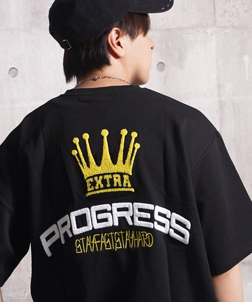 1111clothing(ワンフォークロージング)の「クラウン サガラ刺繍 スウェットTシャツ / Crown Sagara Embroidery Sweat T-Shirt(Tシャツ/カットソー・メンズ・グレイッシュベージュ/ホワイト系/ブラック・M/XL/L)」の2枚目の写真