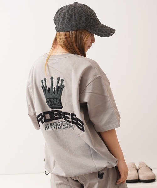 1111clothing(ワンフォークロージング)の「クラウン サガラ刺繍 スウェットTシャツ / Crown Sagara Embroidery Sweat T-Shirt(Tシャツ/カットソー・メンズ・グレイッシュベージュ/ホワイト系/ブラック・M/XL/L)」の20枚目の写真