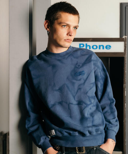 Schott(ショット)の「Schott/ショット/TIE-DYE BOLT LOGO CREW SWEAT/タイダイ ボルトロゴ クルースウェット(スウェット・メンズ・ブラック/ブルー・M/L/XL/2XL)」の1枚目の写真