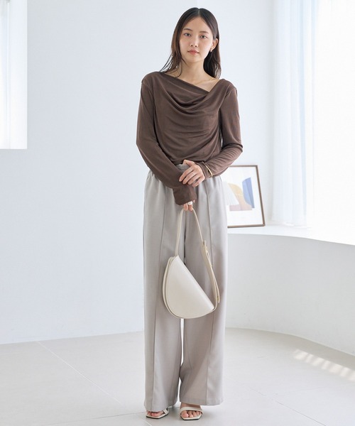 LAVEANGE(ラビアンジェ)の「ドレープネックプルオーバー(Tシャツ/カットソー・レディース・ブラック/イエロー/ブラウン・M/LL/3L/4L/5L)」の6枚目の写真