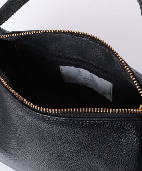 Beau're（ヴュレ）の「BEAURE Design Buckle ショルダー Bag（ショルダーバッグ・レディース・ブラック/ワイン/ブラウン・FREE）」の7枚目の写真