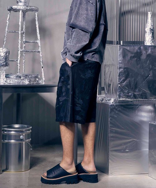 MAISON SPECIAL(メゾンスペシャル)の「《UNISEX》Mesh Flower Embroidery Prime-Wide Shorts/メッシュフラワーエンブロイダリープライムワイドショーツ【MAISON SPECIAL/メゾンスペシャル】(その他パンツ・メンズ・ブラック/アイボリー・1/0)」の6枚目の写真