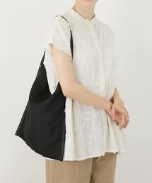 【軽量で涼し気な素材感のワンショルダーバッグ】