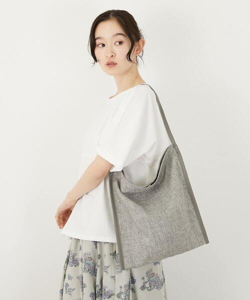 MELROSE claire(メルローズ クレール)の「【軽量で涼し気な素材感のワンショルダーバッグ】(ショルダーバッグ・レディース・グレー/ブラック/ライトカーキ・FREE)」の4枚目の写真