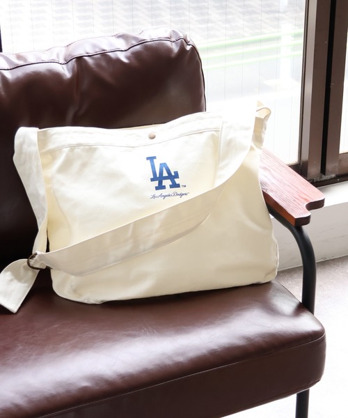 MLB(メジャーリーグベースボール)の「【MLB/メジャーリーグベースボール】コットンキャンバスショルダーバック ラージサイズ(ショルダーバッグ・メンズ・アイボリー系1/アイボリー系2/アイボリー系3・FREE)」の17枚目の写真