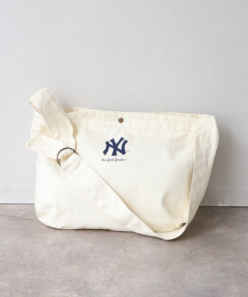 MLB(メジャーリーグベースボール)の「【MLB/メジャーリーグベースボール】コットンキャンバスショルダーバック ラージサイズ(ショルダーバッグ・メンズ・アイボリー系1/アイボリー系2/アイボリー系3・FREE)」の5枚目の写真