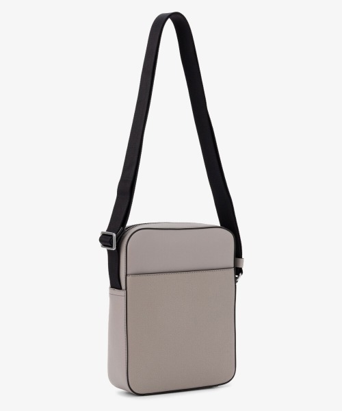MICHAEL KORS（マイケルコース）の「COOPER エンボス ペブルレザー フライトバッグ（ショルダーバッグ・メンズ・グレー系・FREE）」の6枚目の写真