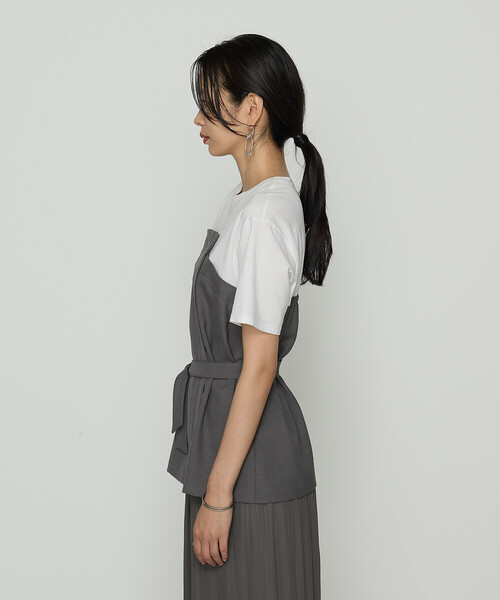 K.T KIYOKO TAKASE（キヨコタカセ）の「コンパクトクールローレル天竺 ビスチェレイヤード風カットソー（Tシャツ/カットソー・レディース・ネイビー/グレー×ホワイト/カーキ・9号）」の4枚目の写真