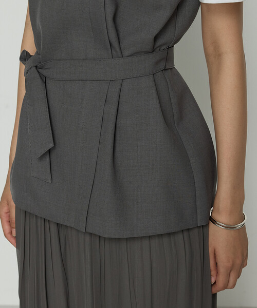 K.T KIYOKO TAKASE（キヨコタカセ）の「コンパクトクールローレル天竺 ビスチェレイヤード風カットソー（Tシャツ/カットソー・レディース・ネイビー/グレー×ホワイト/カーキ・9号）」の20枚目の写真