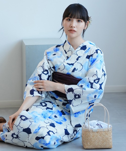 浴衣2点セット 白地に紺と青のぼかし椿（浴衣）｜utatane