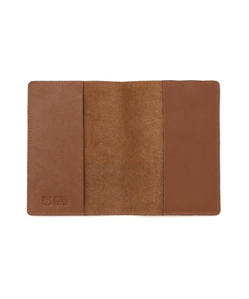 IL BISONTE（イルビゾンテ）の「IL BISONTE / パスポートケース / 2025 AUTUMN WINTER（パスポートケース・レディース・ワインレッド/ブラウン/グリーン・FREE）」の4枚目の写真