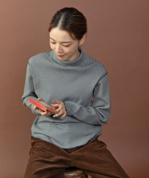 PAR ICI（パーリッシィ）の「ソフトコットンテレコ タートルネックカットソー（Tシャツ/カットソー・レディース・ブラック×ホワイト/レッド/ホワイト/サックスブルー系・FREE）」の2枚目の写真