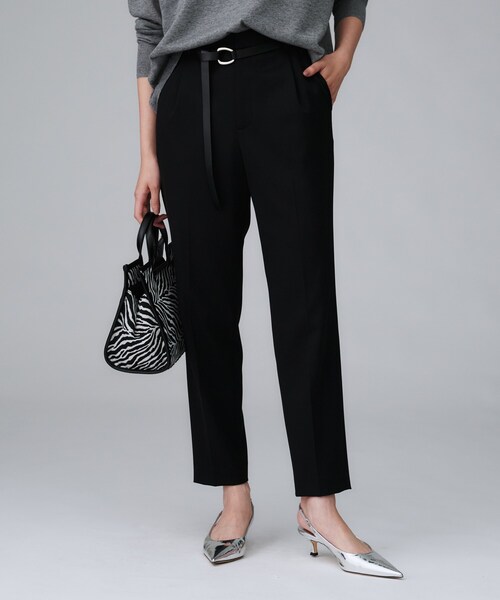 UNTITLED（アンタイトル）の「【はっ水/後ろウエストゴム/洗える】ストレッチテーパードパンツ（その他パンツ・レディース・ベージュ/ダークブラウン/ブラック・50/46/44/42/04/03/02/01/00/48）」の2枚目の写真