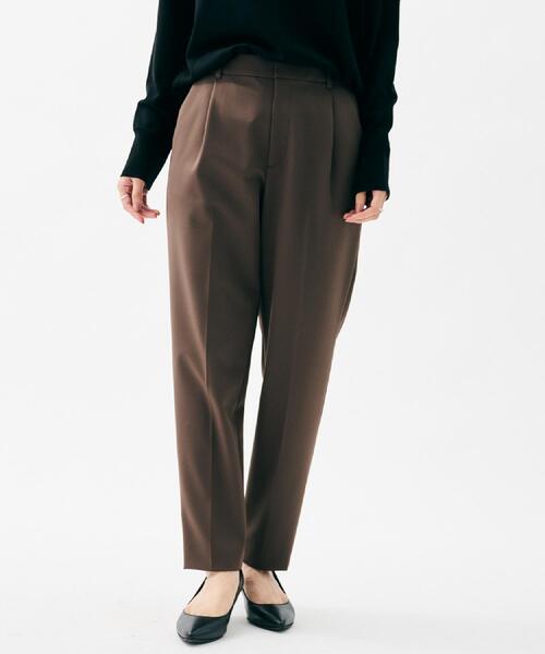 UNTITLED（アンタイトル）の「【はっ水/後ろウエストゴム/洗える】ストレッチテーパードパンツ（その他パンツ・レディース・ベージュ/ダークブラウン/ブラック・50/46/44/42/04/03/02/01/00/48）」の10枚目の写真