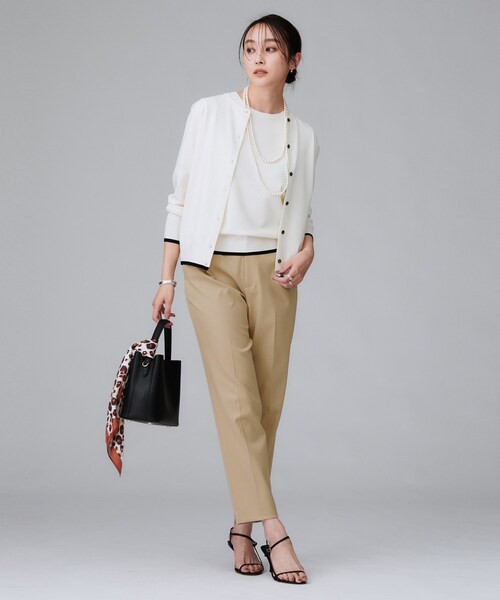 UNTITLED（アンタイトル）の「【はっ水/後ろウエストゴム/洗える】ストレッチテーパードパンツ（その他パンツ・レディース・ベージュ/ダークブラウン/ブラック・50/46/44/42/04/03/02/01/00/48）」の18枚目の写真