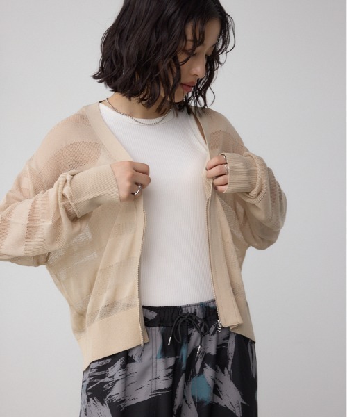 AZUL by moussy(アズールバイマウジー)の「シアージップアップカーディガン(カーディガン/ボレロ・レディース・グレイッシュベージュ/ブラック/ブラウン・FREE)」の3枚目の写真
