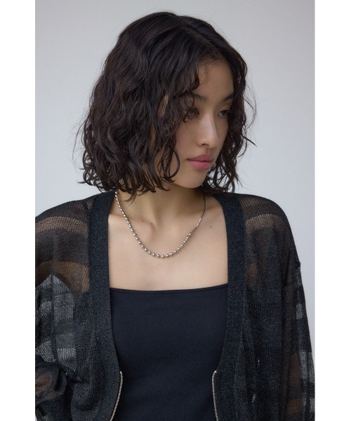 AZUL by moussy(アズールバイマウジー)の「シアージップアップカーディガン(カーディガン/ボレロ・レディース・グレイッシュベージュ/ブラック/ブラウン・FREE)」の4枚目の写真