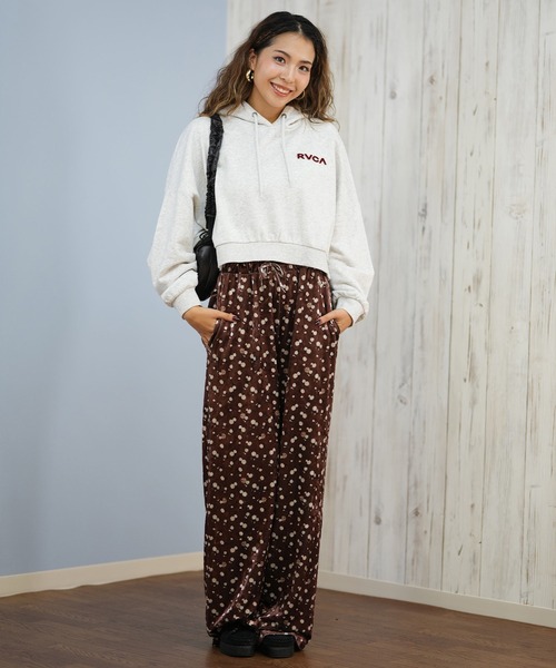 RVCA（ルーカ）の「RVCA/ルーカ バックプリントパーカー ショート丈 BF044-012（パーカー・レディース・ブラック/グレー・M/S）」の17枚目の写真