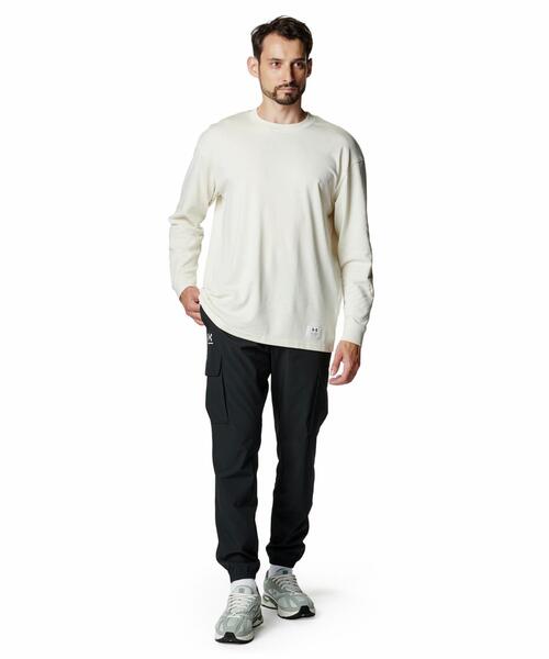UNDER ARMOUR(アンダーアーマー)の「UAヘビーウエイト ロングスリーブ Tシャツ(ライフスタイル/メンズ)(Tシャツ/カットソー・メンズ・ベージュ・2XL/L/M/3XL/XL/S)」の3枚目の写真