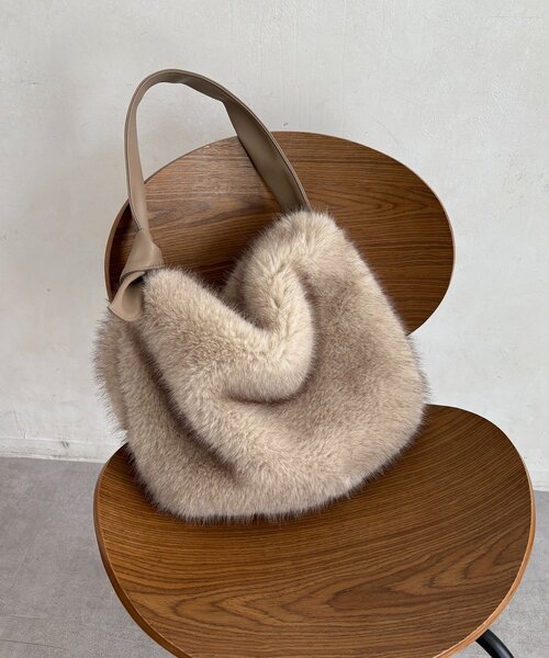 DouDou エコファーバッグ DouDou（ドゥドゥ）の「エコファーバッグ（トートバッグ）」 - WEAR