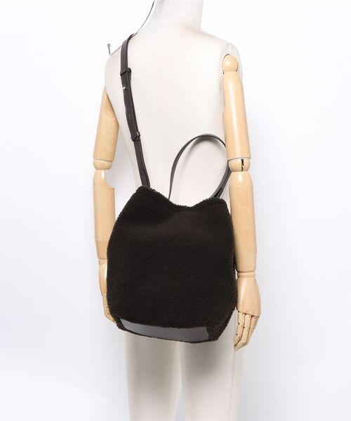 LORISTELLA(ロリステッラ)の「【LORISTELLA】レザーハンドルムートンバケットバッグ(Q56383)(ハンドバッグ・レディース・ブラウン系その他・ALL)」の5枚目の写真