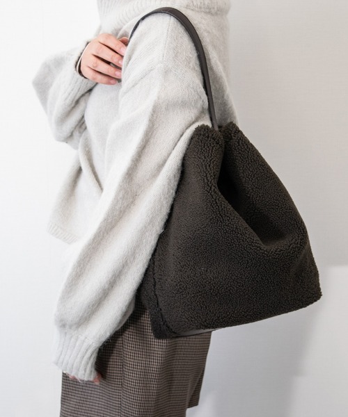 LORISTELLA(ロリステッラ)の「【LORISTELLA】レザーハンドルムートンバケットバッグ(Q56383)(ハンドバッグ・レディース・ブラウン系その他・ALL)」の1枚目の写真
