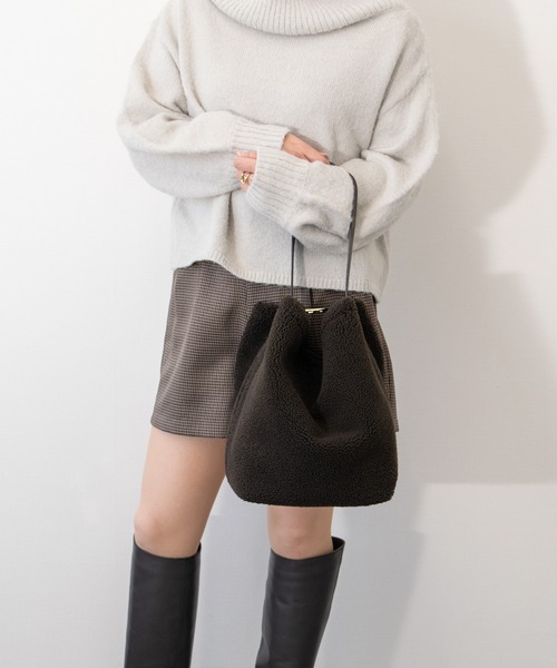 LORISTELLA(ロリステッラ)の「【LORISTELLA】レザーハンドルムートンバケットバッグ(Q56383)(ハンドバッグ・レディース・ブラウン系その他・ALL)」の9枚目の写真