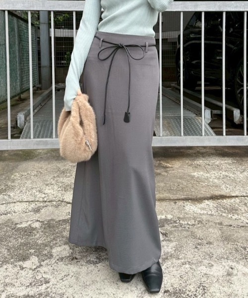 DRWCYS（ドロシーズ）の「フェイクレザーベルト付きタイトスカート（スカート・レディース・ブラック/グレー・SMALL/MEDIUM）」の2枚目の写真