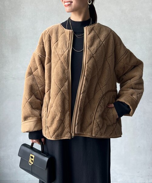 Chez toi（シェトワ）の「ファー×キルティングリバーシブルジャケット（ブルゾン・レディース・グレイッシュベージュ/チャコールグレー/キャメル・FREE）」の3枚目の写真