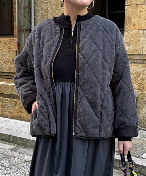 Chez toi（シェトワ）の「ファー×キルティングリバーシブルジャケット（ブルゾン・レディース・グレイッシュベージュ/チャコールグレー/キャメル・FREE）」の18枚目の写真